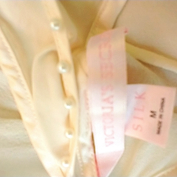 Victoria🌸Secret 100% Silk Short Nighty & Robe Set Thong panties included - Picture 9 of 12